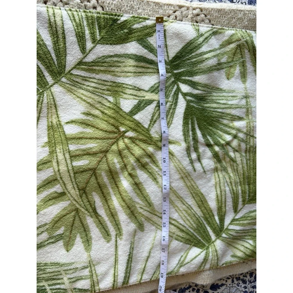 Pottery Barn Tropical Palm Leaf Textured Cotton Hand Towels  17 x 28 in GUC
